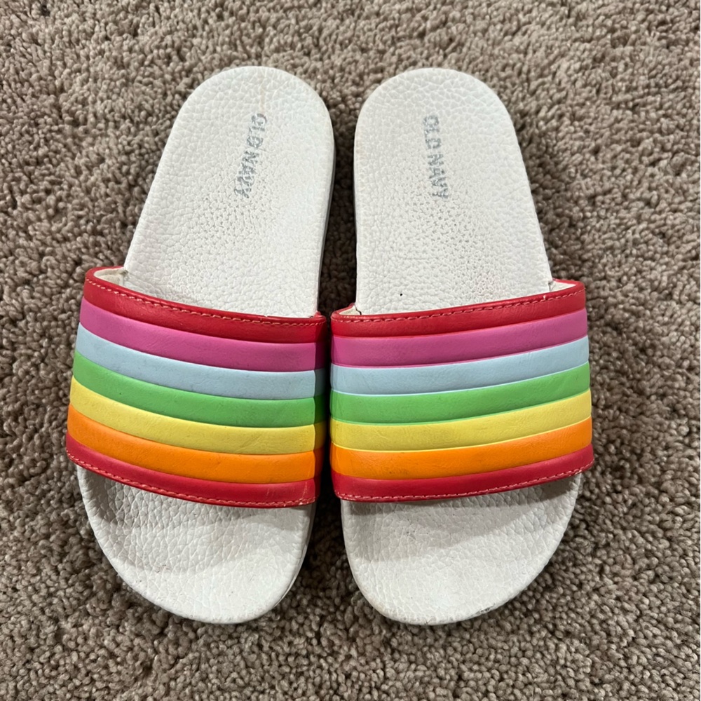 GUC Old Navy Rainbow Slides girls Size 12/13